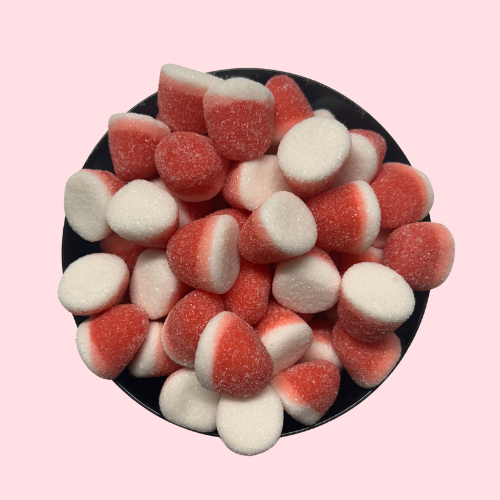 Aardbei kusjes snoep rood met wit in zwart bakje