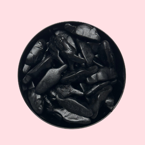 Zwarte Anijsmuizen snoepjes in zwart bakje