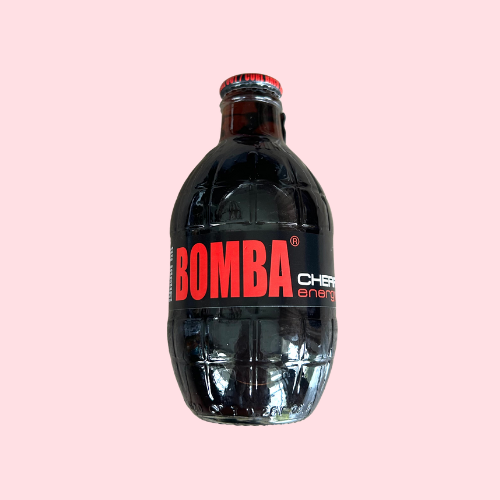 Zwarte Bomba Cherry Energy granaatvormige fles met rode accenten