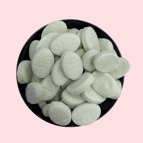 Bubs Cool Fruity Pear licht groen ovale snoepjes in zwart bakje