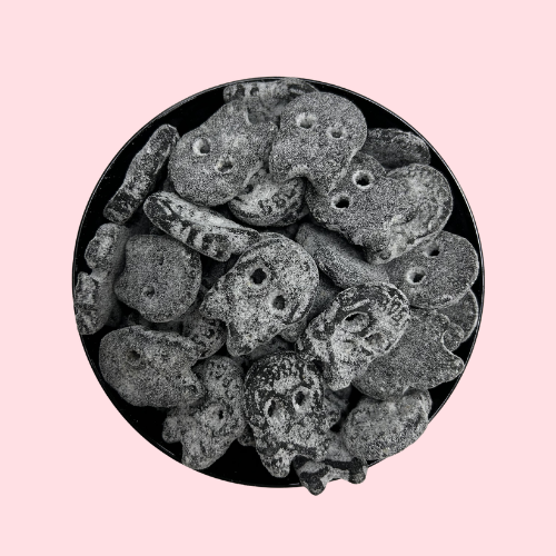 Bubs Salty Skulls zoute snoep in skelet vorm zwart in zwart bakje