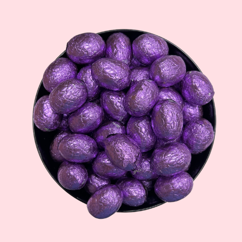Chocolade Eitjes Puur Praline in paarse verpakking in zwart bakje