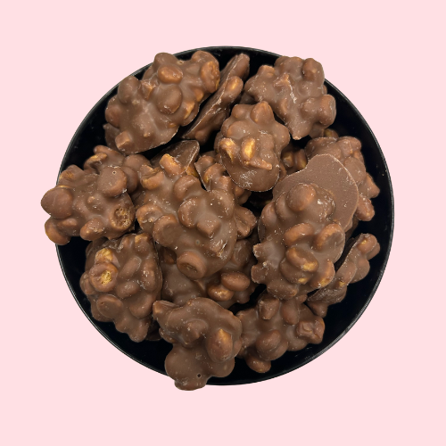 Cookie Fudge Chocolade Rotsjes met pinda in zwart bakje