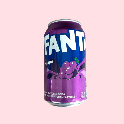 Paars Fanta Grape blikje met druifafbeelding en Fanta-logo