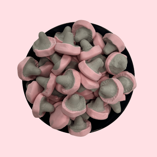 Franssons Mushrooms Raspberry Liquorice snoep in champignon vorm, roze in zwart bakje