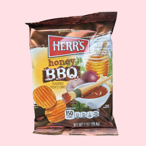 Herr’s Honey BBQ Chips in bruin-witte verpakking met honing en BBQ-saus