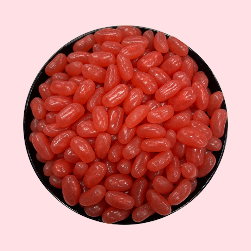 Rode jelly beans strawberry snoepjes in zwart bakje