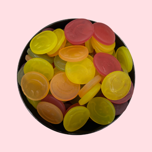 Rood- gele-oranje- groene mini smile snoepjes in zwart bakje