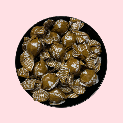 Per stuk verpakte bruine Napoleon Zwartwit snoepjes