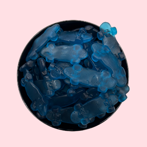 Blauwe snoepjes in skateboard vorm in zwart bakje