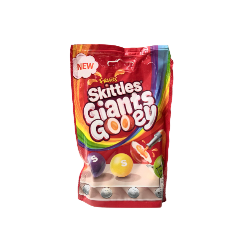 Skittles Gooey Giants in rode verpakking met Skittles snoepjes