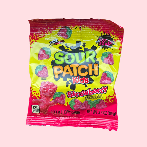 Sour Patch Kids Strawberry snoep in geel-rode verpakking met aardbeien