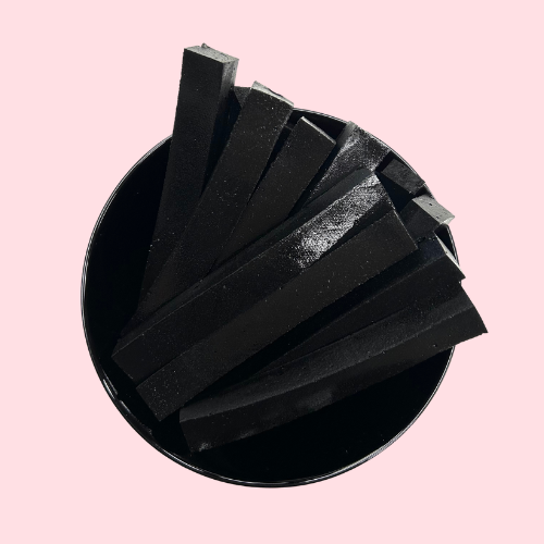 Trekdrop zwarte taaie drop staven in zwart bakje