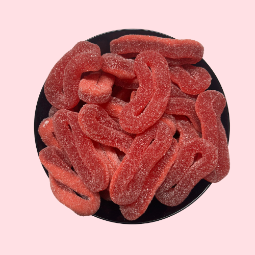 Aardbei Ringen snoep gesuikerd rood in zwart bakje