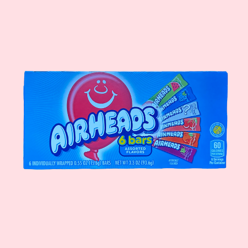 Airheads 6-pack blauwe verpakking met rood ballonlogo en losse snoepsticks