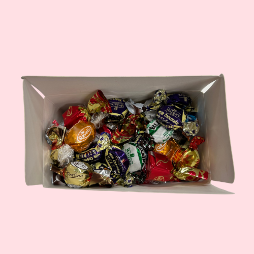 Bonbondoosje 150g chocolade met toffee, oranje rood wit en paarse 