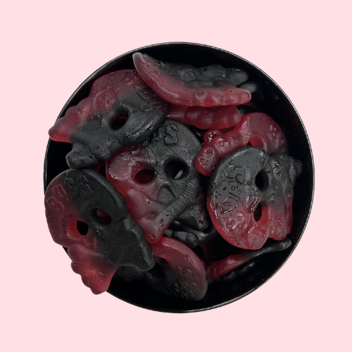 Bubs Raspberry Drop Skulls zwart rode skelet vorm snoep in zwart bakje