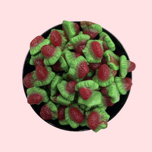 Filled Strawberry snoep rood met groen in zwart bakje