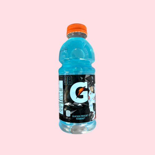 Blauwe Gatorade Glacier Freeze fles met oranje dop en ijshockeyer