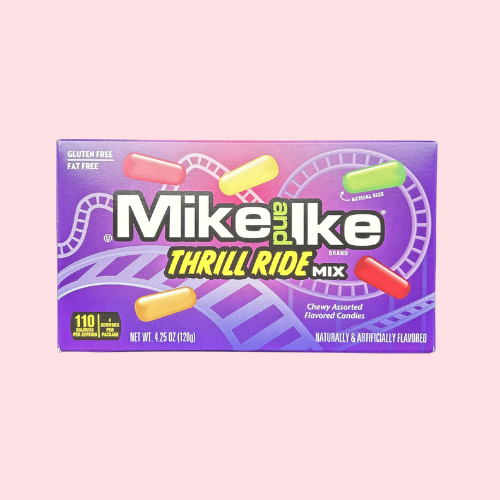 Mike And Ike Thrill Ride paarse verpakking met gekleurde snoepjes en mike and Ike logo