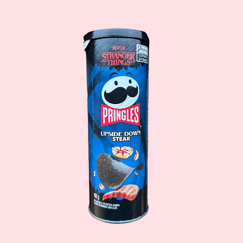 Pringles Netflix stranger things steak smaak chips, blauw zwarte ronde koker verpakking