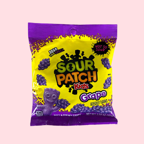 Sour Patch Kids Grape snoep in paars-gele verpakking met druiven