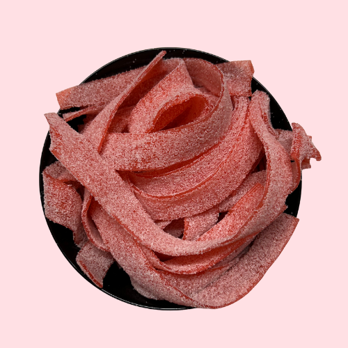 Gesuikerde zure matten aardbei roze in zwart bakje